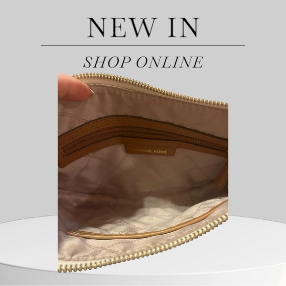 Michael Michael Kors
CAMDEN SMALL MESSENGER BAG - Picture 12 of 12